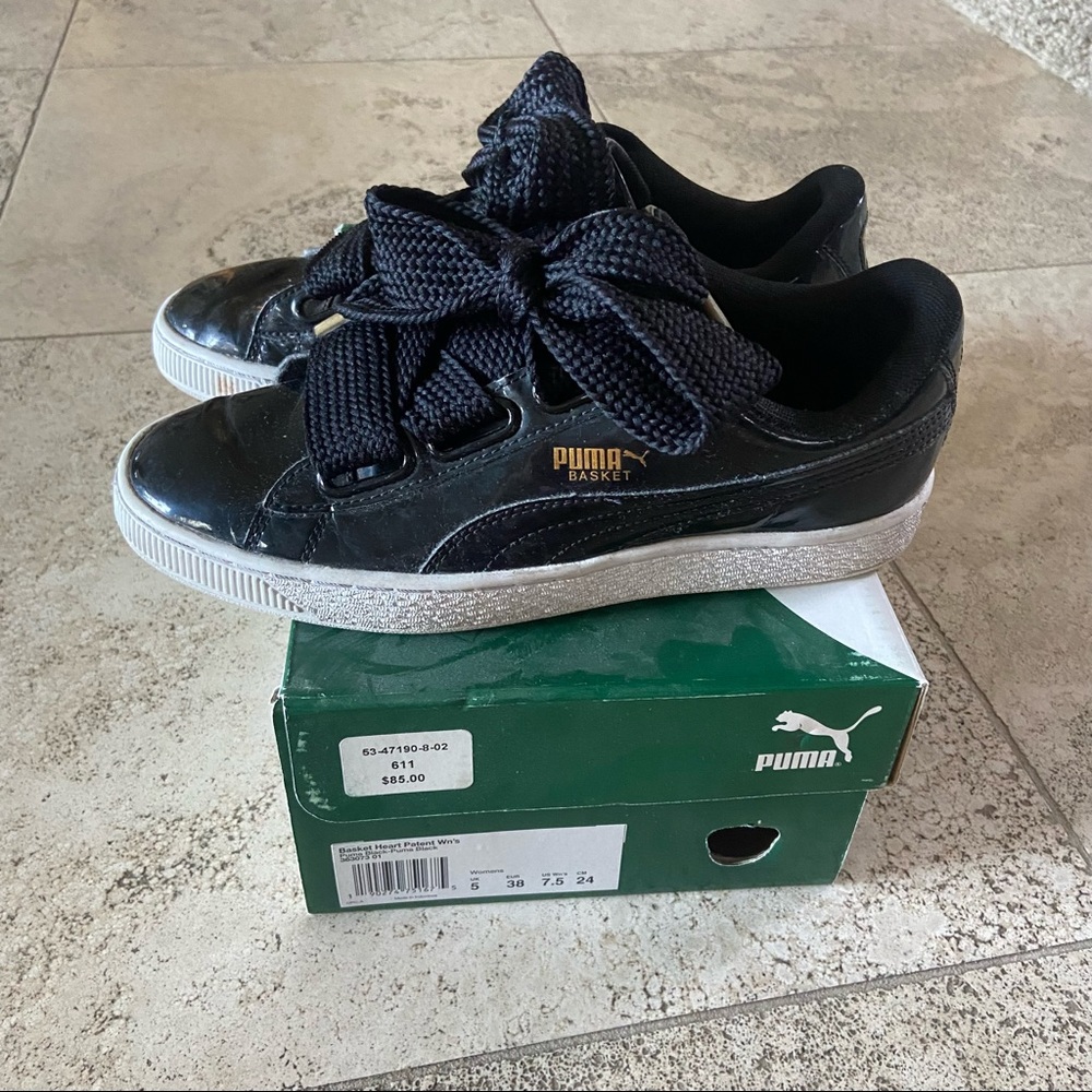 Shiny leather pumas